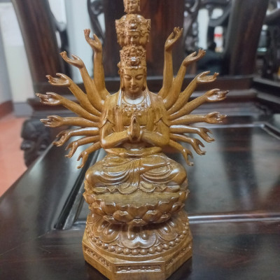 Tượng phật thiên thủ thiên nhãn ngài nghìn mắt nghìn tay bằng gỗ bách xanh thơm nức kt cao 15×11×6cm 