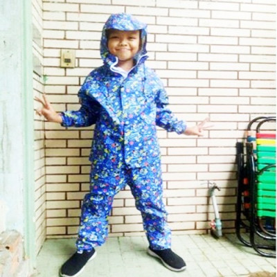 Bộ áo mưa cho cho bé trai và bé gái từ 3 - 5 tuổi  ,vải dù cao cấp  ,siêu bền , chống thấm nước , họa tiết hoạt hình nhiều màu  kèm túi đựng giao màu ngẫu nhiên