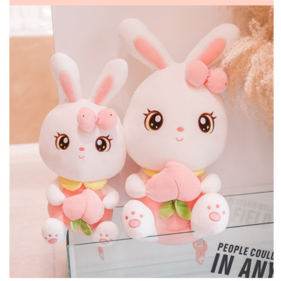 Thỏ nhồi bông ôm trái đào cao cấp