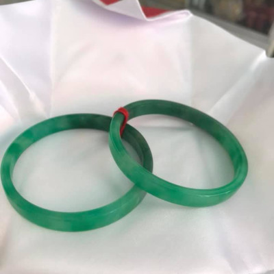 Cặp Vòng Cẩm Thạch Bản Vuông 52mm Xanh Ngọc Lý Đậm Bóng Đẹp  Ni 52mm x cao 7mm x dầy 4mm  Nữ Mạng Thủy Mộc Hỏa 50kg -> 56kg đeo ạ