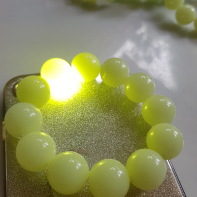 Vòng Nam Dạ Quang tự nhiên mới size to quá đẹp 18mm Các Anh đeo tay lên đẹp sang lắm nhe sẽ ánh lên khi có đèn chiếu vào ạ