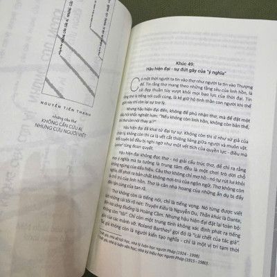 (Bìa mềm) NHỮNG CÂU THƠ KHÔNG CẦN CỨU AI NHƯNG CỨU NGƯỜI VIẾT – Nguyễn Tiến Thanh - NXB Hội Nhà Văn