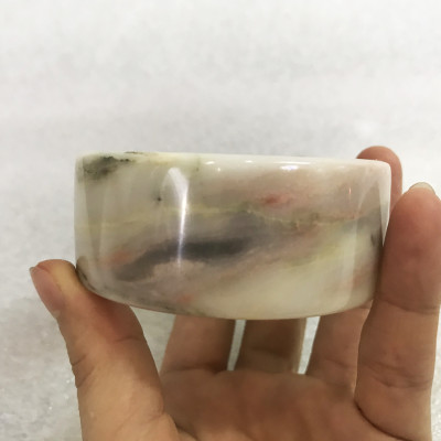 Vòng tay cẩm thạch bản vuông màu hồng cho nữ cao 2.5 cm đường kính size 5.6 cm lọt lòng VONGCAMTHACHNU