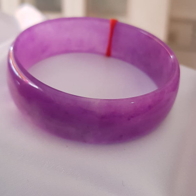 Vòng Tay Nữ Đá Cẩm Thạch Mới Bản Hẹ Tím rịm đều quá đẹp Ni 52mm x Cao16mm x Dầy 4mm Chất liệu đá cẩm thạch Màu tím tịm nhẹ đều bóng đẹp quá Size vòng 52mm Nữ mạng hỏa mạng thổ 47kg đến 50kg đeo ạ