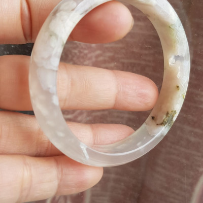 Vòng tay Nữ Bản Hẹ Đá Mã Não Bông Hoa tuyết trắng trong bóng 1 bên đều đẹp  Ni 53mm x Cao 11mm x dầy 6,5mm Nữ mệnh Kim mệnh Thủy 50kg - 54kg đeo xinh đẹp tay ạ