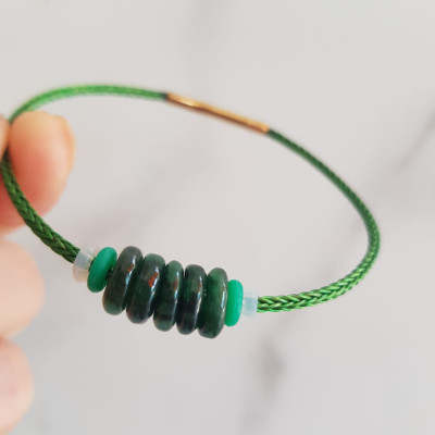 Vòng tay phong thủy nữ charm kiểu 5 đồng tiền Xanh Đậm dây xanh may mắn  Đá cẩm thạch tự nhiên xanh đậm đẹp phối dây màu xan có khoen chắc chắn  Hợp nữ mệnh thủy mộc hỏa ạ