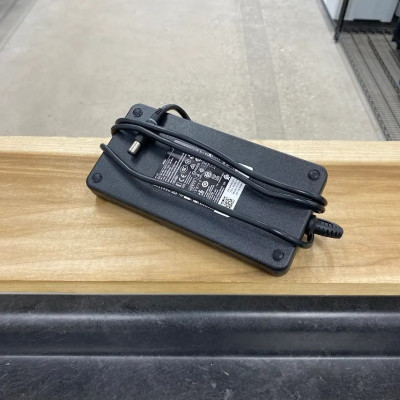 Sạc dành cho Laptop Dell Mobile Precision Workstation M3550 M5550 hàng nhập khẩu.