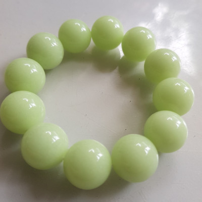 Vòng Nam Dạ Quang tự nhiên mới size to quá đẹp 18mm Các Anh đeo tay lên đẹp sang lắm nhe sẽ ánh lên khi có đèn chiếu vào ạ