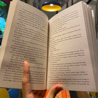 Sách - The Midwife of Auschwitz: A Heartbreaking True Story, Gripping World War 2 Historical Novel by Anna Stuart