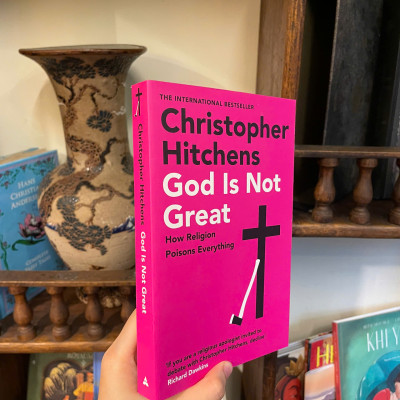 Sách - God Is Not Great: How Religion Poisons Everything - Christopher Hitchens | English Nonfiction