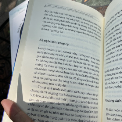 SMARKETING – Giaỉ pháp cạnh tranh trong thế giới số – Tim Hughes, Adam Gray và Hugo Whicher – Phí Mai dịch – Nhã Nam – NXB Dân Trí (Bìa mềm)