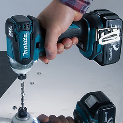 MÁY VẶN VÍT DÙNG PIN (18V) 165 N·M MAKITA DTD149RME (02 PIN LION 18V/4.0AH. – 01 ĐẾ SẠC PIN 18V NHANH.) - HÀNG CHÍNH HÃNG