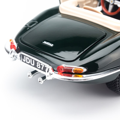 Mô Hình Xe Jaguar E-Type Cabrio Green 1:18 Bburago - MH-12046