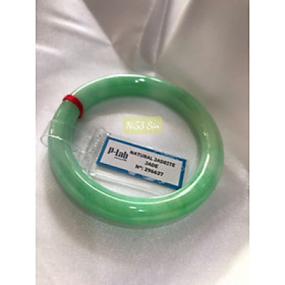 Chiếc Vòng Tay Đá Ngọc Cẩm Thạch Tự Nhiên Vip Lý Đẹp Ni 53mm x chột 8,2mm kiểm định kèm giấy chứng nhận P Lab Ni 296637 Màu Xanh Lý Tươi trắng xanh nhẹ bóng mượt sịn sang nữ 52kg - 60kg đeo ạ