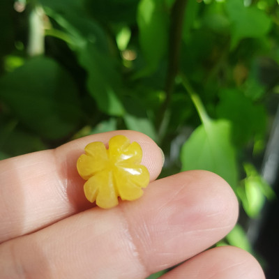 Trang sức phối vòng tay Bông Hoa Cỏ 4 Lá Đá cẩm thạch VÀNG ANH ĐẬM đẹp Size bông 14mm x 6mm x lỗ đk 2mm Nữ mệnh Kim Thổ Thủy phối với Vòng đeo tay, làm mặt dây chuyền, mặt nhẫn đeo ạ