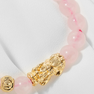 Vòng tay đá thạch anh hồng thiên nhiên phối tỳ hưu mạ vàng Ngọc Quý Gemstones
