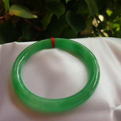 Vòng cẩm thạch Lý Nở 53  Size vòng 53mm x Dầy 7,2mm màu Xanh lá Tươi bóng đều đẹp quá  Nữ mệnh Mộc Hỏa 52kg - 60kg đeo đẹp ạ