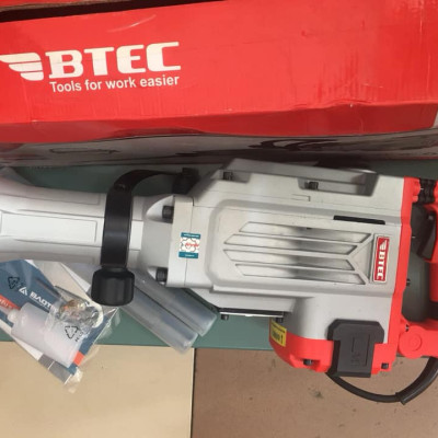 MÁY ĐỤC BÊ TÔNG 30 LY BTEC BT8811 (1800W)- HÀNG CHÍNH HÃNG