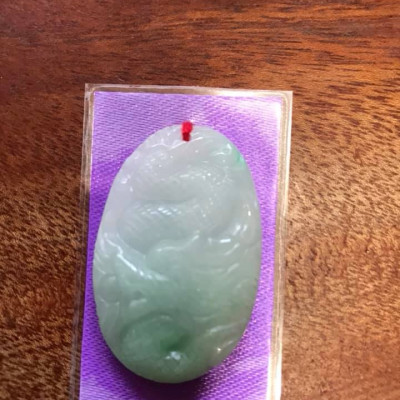 MẶT DÂY CHUYỀN OVAL MỚI HÌNH RỒNG LƯỢN CHẤT LIỆU 100% ĐÁ CẨM THẠCH TRẮNG XÍU XANH TỰ NHIÊN  Cao 39,3mm x ngang 25mm x dầy 9,0mm 