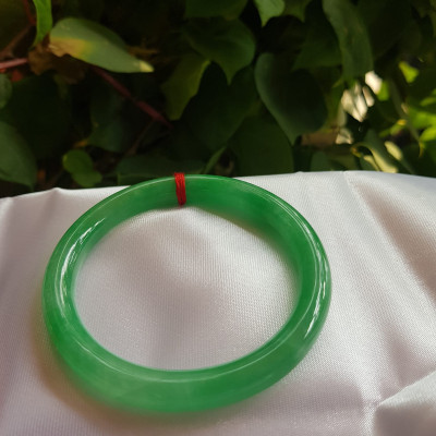 Vòng cẩm thạch Lý Nở 53  Size vòng 53mm x Dầy 7,2mm màu Xanh lá Tươi bóng đều đẹp quá  Nữ mệnh Mộc Hỏa 52kg - 60kg đeo đẹp ạ