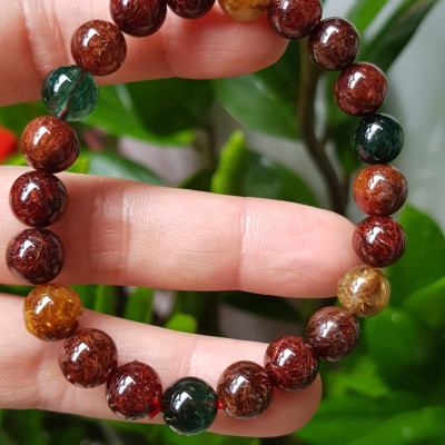 Vòng tay phong thủy đá thạch anh tóc tam tài vip 8li5 hay 8,5mm tuyệt phẩm tuyệt đẹp thiên nhiên ban tặng có tác dụng chiêu tài hút lộc vòng thạch anh tóc màu sắc sang trọng đẹp quyến rũ quyền lực ý nghĩa may mắn, tài lộc tiền tài và sức khỏe ạ