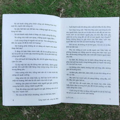 Sách - Càng Mạnh Mẽ Càng Dịu Dàng (Kèm Bookmark)