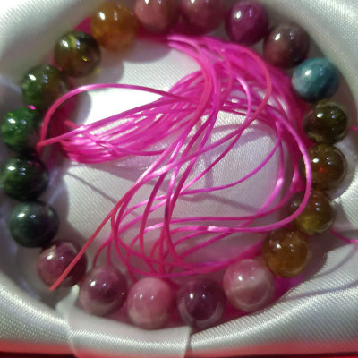 Vòng tay Nữ tourmaline dâu tây tự nhiên đa sắc màu tươi đẹp thiệt sang size hạt 9,5mm vòng này hợp Nữ tất cả các mệnh đeo nhe ạ