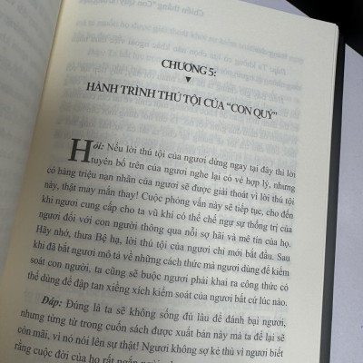 (Bìa cứng tặng kèm sổ tay) CHIẾN THẮNG CON QUỶ TRONG BẠN – Napoleon Hill – Quyết Trần dịch – Minh Quang Books – NXB Hà Nội