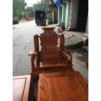 Bộ bàn ghế tần thuỷ hoàng gỗ gõ đỏ cột 12, cột liền, yếm liền, mặt bàn là ván liền.