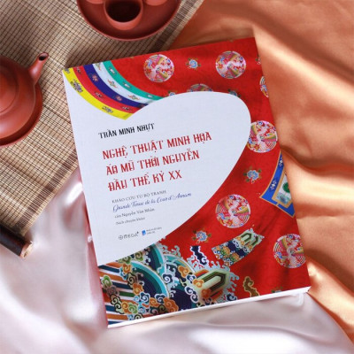Nghệ Thuật Minh Họa Áo Mũ Thời Nguyễn Thế Kỷ XX - APL