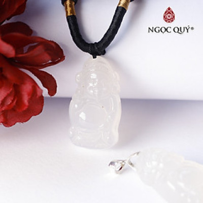 Mặt dây chuyền thần tài đá mã não trắng 33mm mệnh thủy, kim - Ngọc Quý Gemstones
