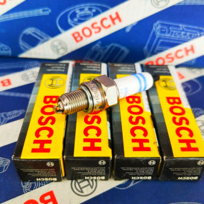 Bugi Xe Máy Chân Ngắn Bosch (Platium) Honda Dream, Wave 110, Future 110, Yamaha Jupiter, Sirius, Nouvo 115, Suzuki Viva, Smash, Sym Attila