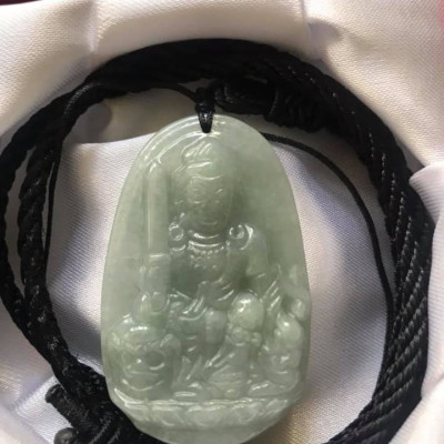 MẶT PHẬT VĂN THÙ ĐÁ CẨM THẠCH TỰ NHIÊN TRẮNG XANH NHẸ NHẸ ĐỘ MỆNH NAM TUỔI MẸO ĐỘ MAY MẮN SIZE CAO 49MM NGANG 31MM DẦY 6MM8 CÓ DÂY