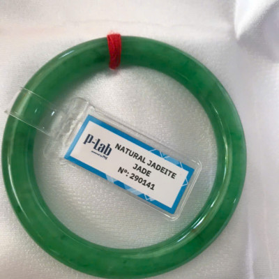 Vòng Tay Nữ Đá Ngọc Cẩm Thạch Tự Nhiên Lý R Ni 50mm Chột 8mm Vòng kiểm định P Lab No 290141 Màu Xanh lý đậm đều bóng đẹp nữ 50kg - 54kg ạ