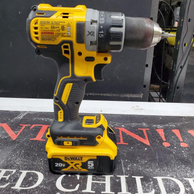 MÁY KHOAN PIN CẦM TAY 18V DEWALT DCD791M2-B1- HÀNG CHÍNH HÃNG