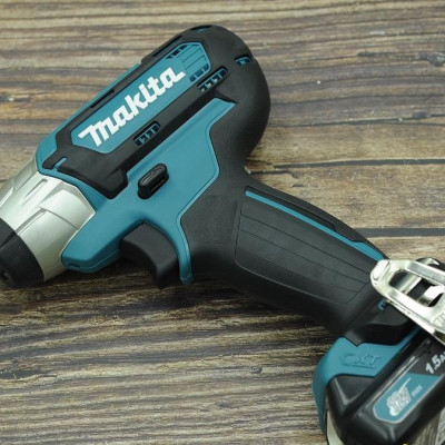 MÁY SIẾT BULONG DÙNG PIN 3/8 140 NM MAKITA TW140DSYEX (01 SẠC NHANH 02 PIN 12V/ 1.5 AH) - HÀNG CHÍNH HÃNG