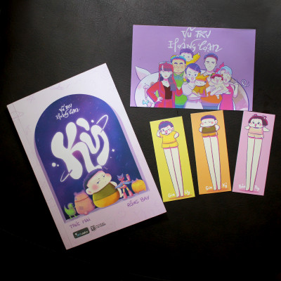 Sách - Vũ Trụ Hoảng Loạn - Kỳ - Tặng Kèm 1 Postcard 2 Mặt + 3 Bookmark 2 Mặt Bồi Cứng