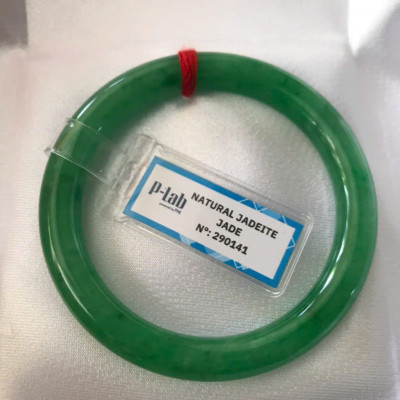 Vòng Tay Nữ Đá Ngọc Cẩm Thạch Tự Nhiên Lý R Ni 50mm Chột 8mm Vòng kiểm định P Lab No 290141 Màu Xanh lý đậm đều bóng đẹp nữ 50kg - 54kg ạ