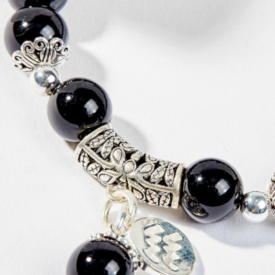 Vòng Tay Phong Thủy Đá Obsidian Phối Charm Cung Hoàng Đạo Bảo Bình (8mm) Mệnh Thủy, Mộc Ngọc Quý Gemstones