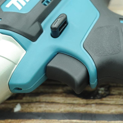 MÁY SIẾT BULONG DÙNG PIN 3/8 140 NM MAKITA TW140DSYEX (01 SẠC NHANH 02 PIN 12V/ 1.5 AH) - HÀNG CHÍNH HÃNG