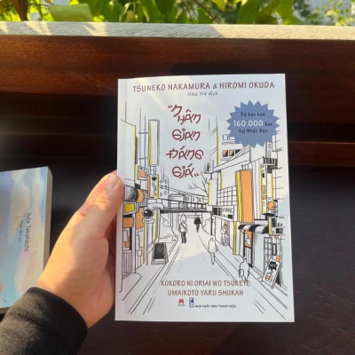 Sách - Nhân Gian Đáng Giá - Huy Hoàng Bookstore