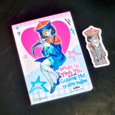 Sách - Nhật Ký Tình Yêu Của Cương Thi Trăm Năm - Bản Đặc Biệt - Tặng Kèm Bookmark + Sticker Cán Kim Tuyến + Polaroid PVC