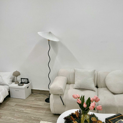 Đèn cây đứng decor đọc sách, đèn ngủ cho phòng ngủ, phòng khách kiểu sóng lượn Hàn Quốc màu đen DC001D
