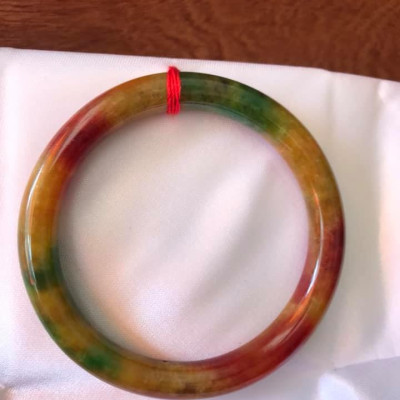 CHIẾC VÒNG TỨ QUÝ 57MM CHẤT LIỆU ĐÁ CẨM THẠCH TỨ QUÝ ĐỎ ĐẬM XANH ÁNH VÀNG ĐỀU VÒNG ĐẸP  NỮ TẤT CẢ CÁC MỆNH 55Kg đến 67Kg  SIZE VÒNG 57MM X DẦY 8MM Ạ