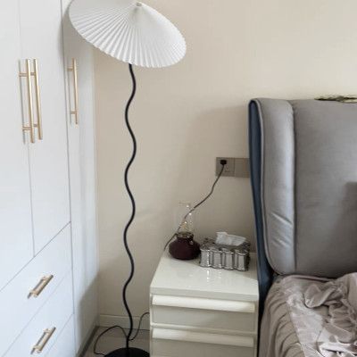 Đèn cây đứng decor đọc sách, đèn ngủ cho phòng ngủ, phòng khách kiểu sóng lượn Hàn Quốc màu đen DC001D
