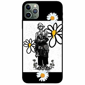 Ốp lưng in cho Iphone 11 Pro Mẫu Chàng Trai Hai Hoa Cúc