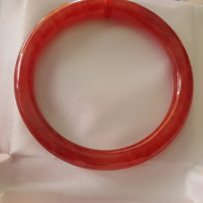 Vòng Cẩm Thạch Đỏ Bông 59mm x cọng 8mm màu đỏ bông tươi sáng bóng thiệt đẹp là màu chiến thắng chuẩn hợp nữ mạng hỏa mạng thổ 57kg - 70kg đeo đẹp tay may mắn tốt sức khỏe công việc rực rỡ tài lộc ạ