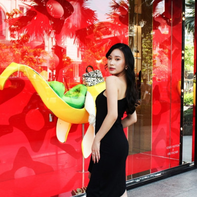 Đầm ôm vai xéo kèm hoa xinh xắn MS 2519