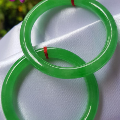 Vòng tay nữ đá cẩm thạch tự nhiên Ngọc Lý Đẹp 54mm x cọng 8mm Màu Xanh Lý tươi sáng bóng mượt đẹp Nữ 53kg - 60kg đeo Vòng hợp nữ mệnh Mộc mệnh Hỏa mệnh Thủy ạ