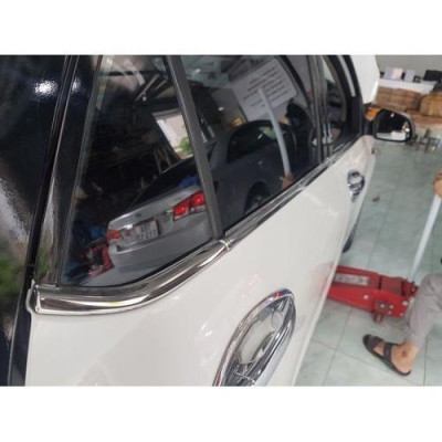 Bộ 4 NẸP CHÂn KÍNH XE DÀNH CHO GRAND I10 2014-2020